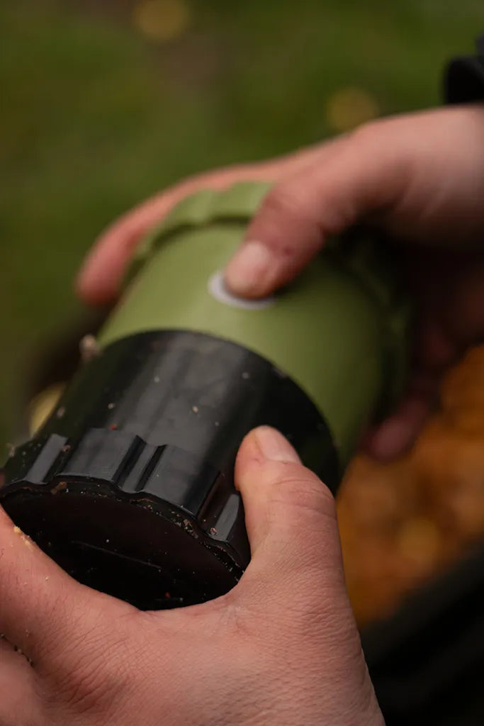 OMC B8M8 Electronic Bait Grinder