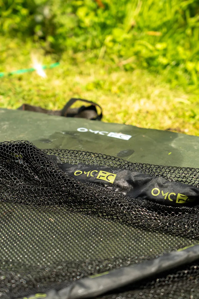 OMC FC Net & Mat Combo: Flip out rubberised landing net with 3 fold unhooking mat