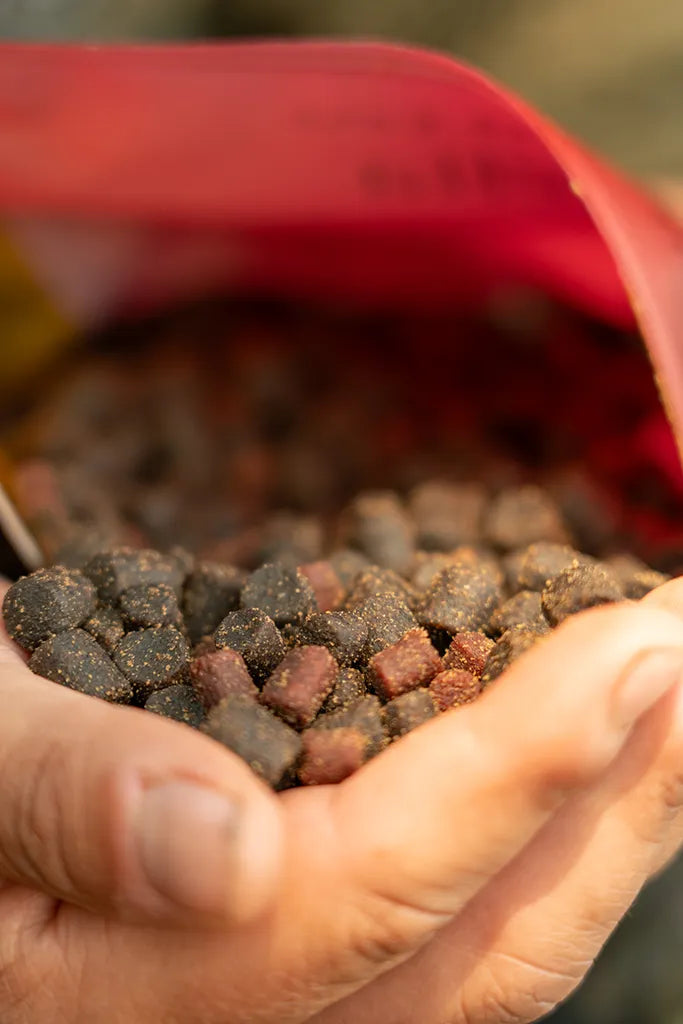 OMC Paella Pellet Mix: 6mm & 8mm: 1kg bag